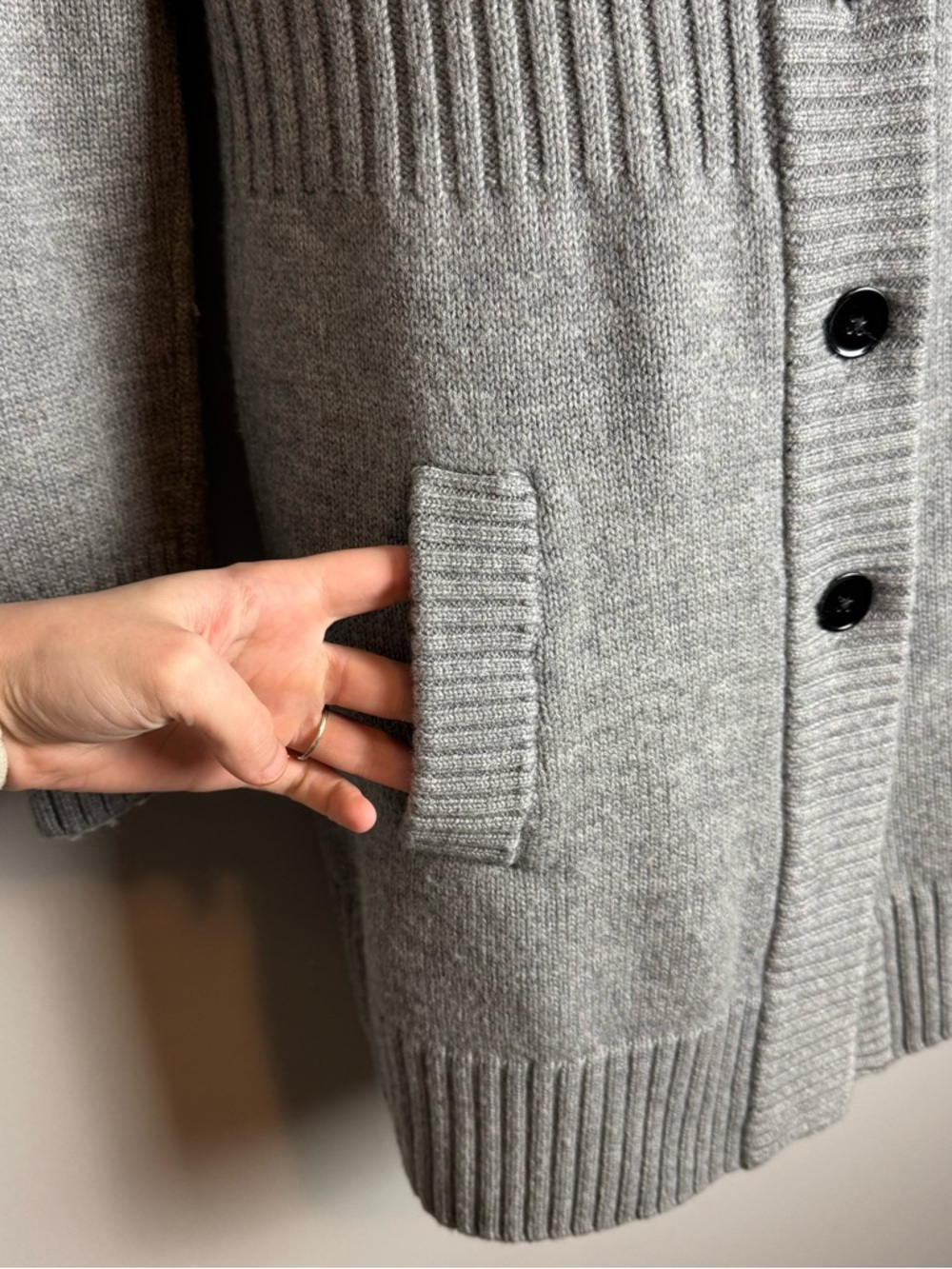Banana Republic 100% Merino Wool Long Line Button Up Sweater Cardigan Size M - Picture 4 of 10